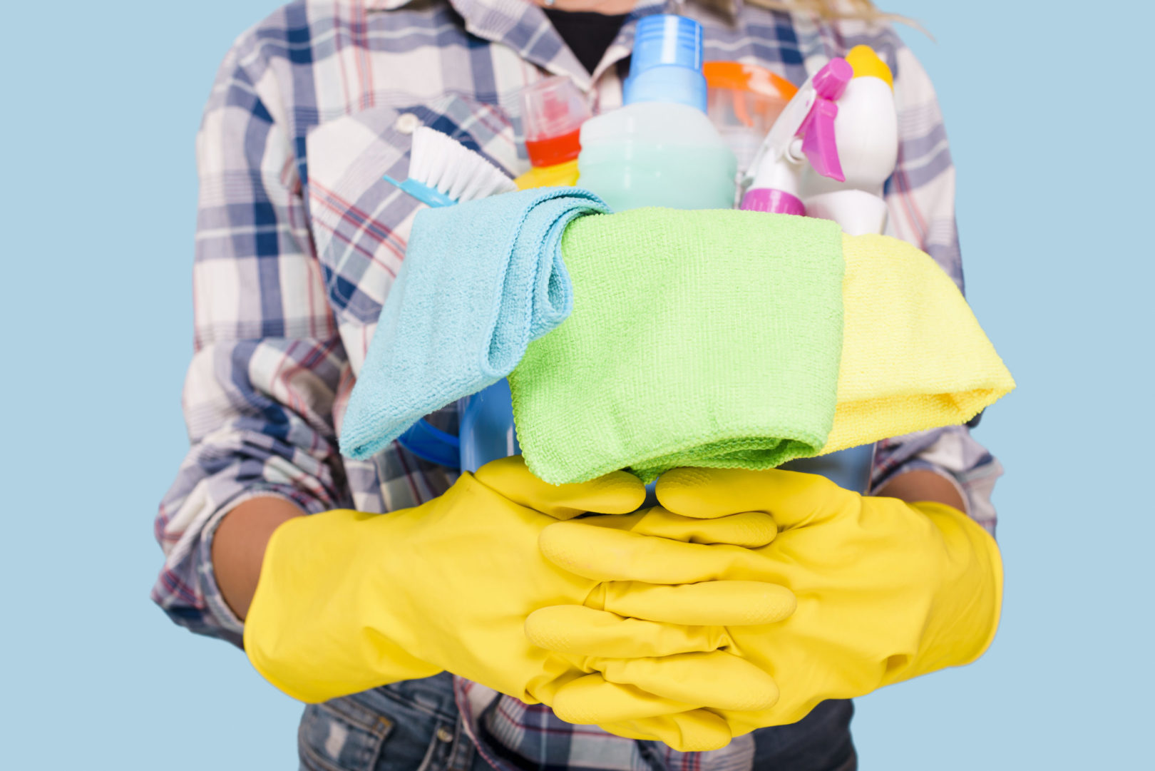 mid-section-cleaner-holding-bucket-with-cleaning-products-wearing-yellow-gloves